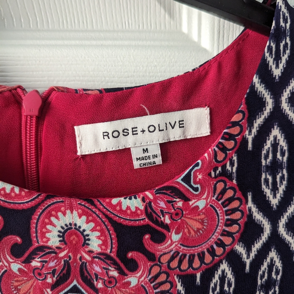 NWOT Rose & Olive Sleeveless Blouse Size Medium - Picture 2 of 3